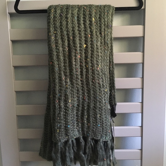 Steve Madden Scarf w/Multicolored speckles - Picture 1 of 3